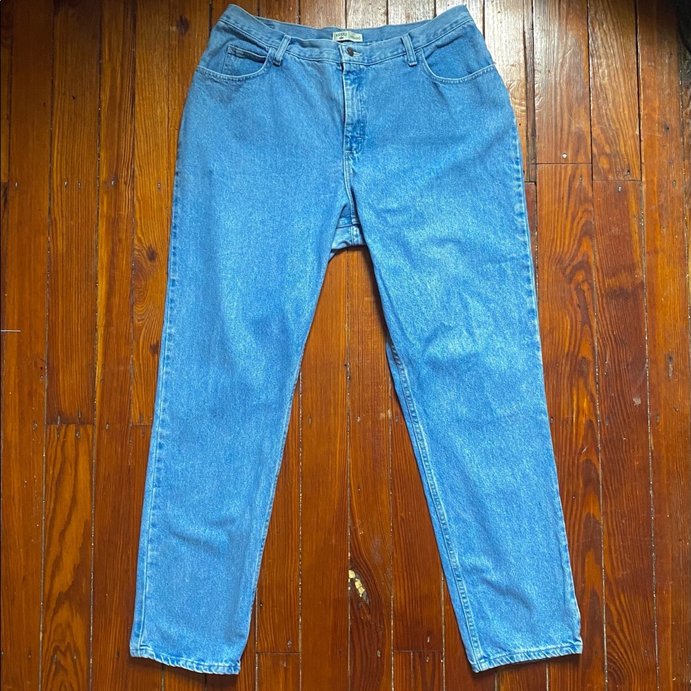 Riders by Lee • Light-Wash Relaxed Fit Jeans • Plus Size